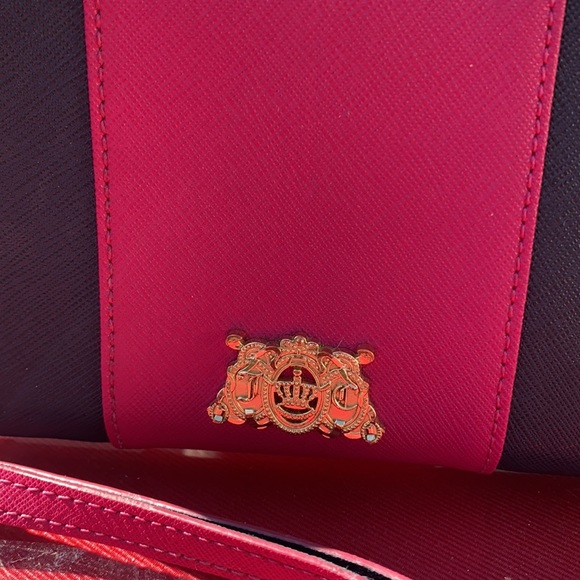 Juicy couture beautiful zip around wristlet - Picture 2 of 7